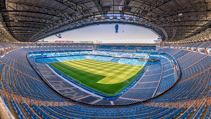 Sân vận động Real Madrid là một trong những sân vận động lớn hàng đầu thế giới Sân vận động Real Madrid là một trong những sân vận động lớn hàng đầu thế giới